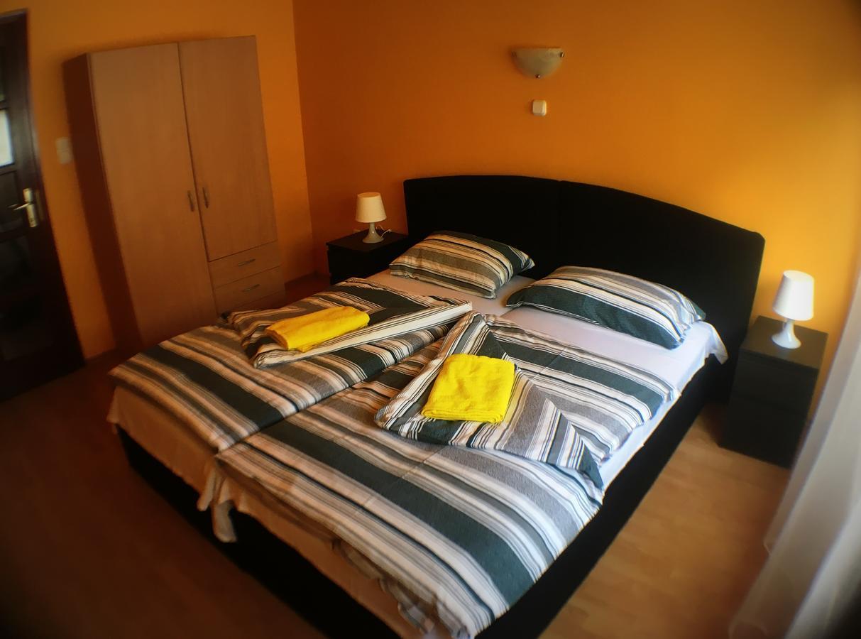 Palota Panzio Bed and Breakfast Budapest Exteriör bild