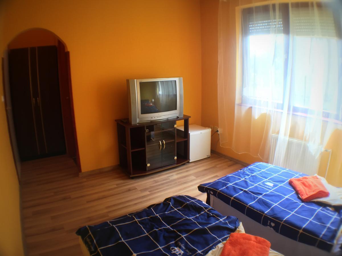 Palota Panzio Bed and Breakfast Budapest Exteriör bild