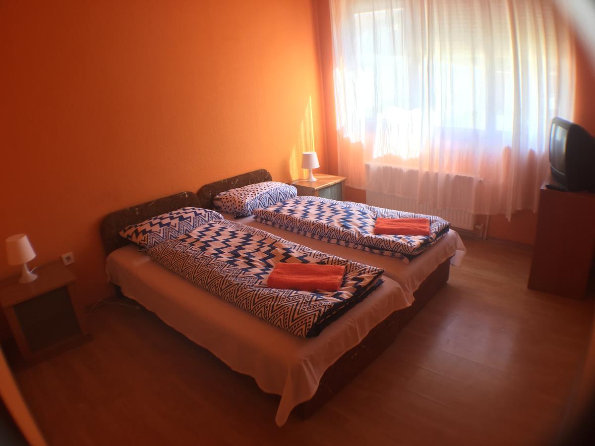 Palota Panzio Bed and Breakfast Budapest Exteriör bild