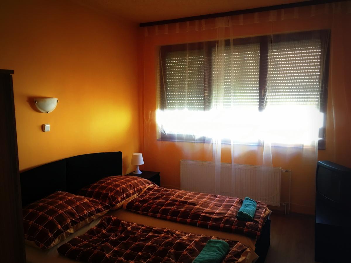 Palota Panzio Bed and Breakfast Budapest Exteriör bild