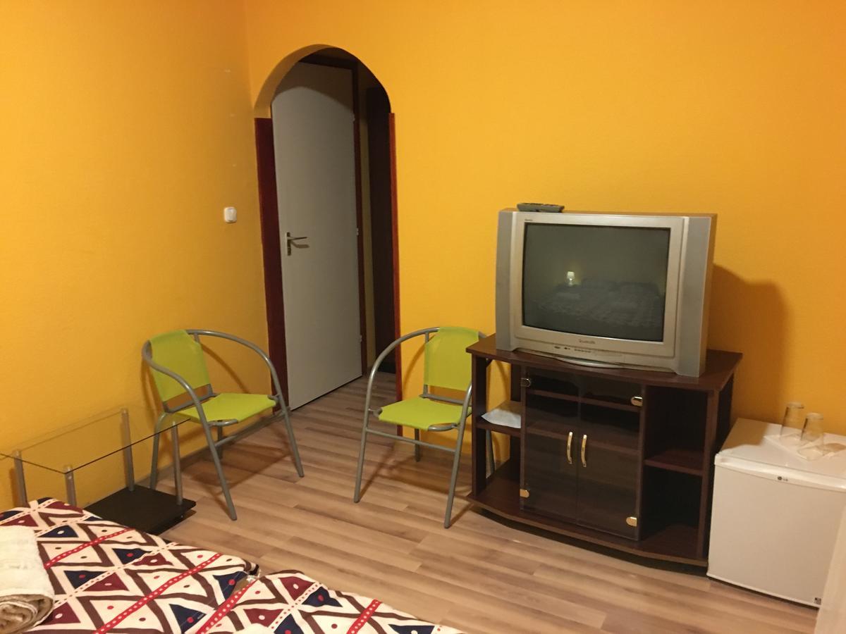 Palota Panzio Bed and Breakfast Budapest Exteriör bild