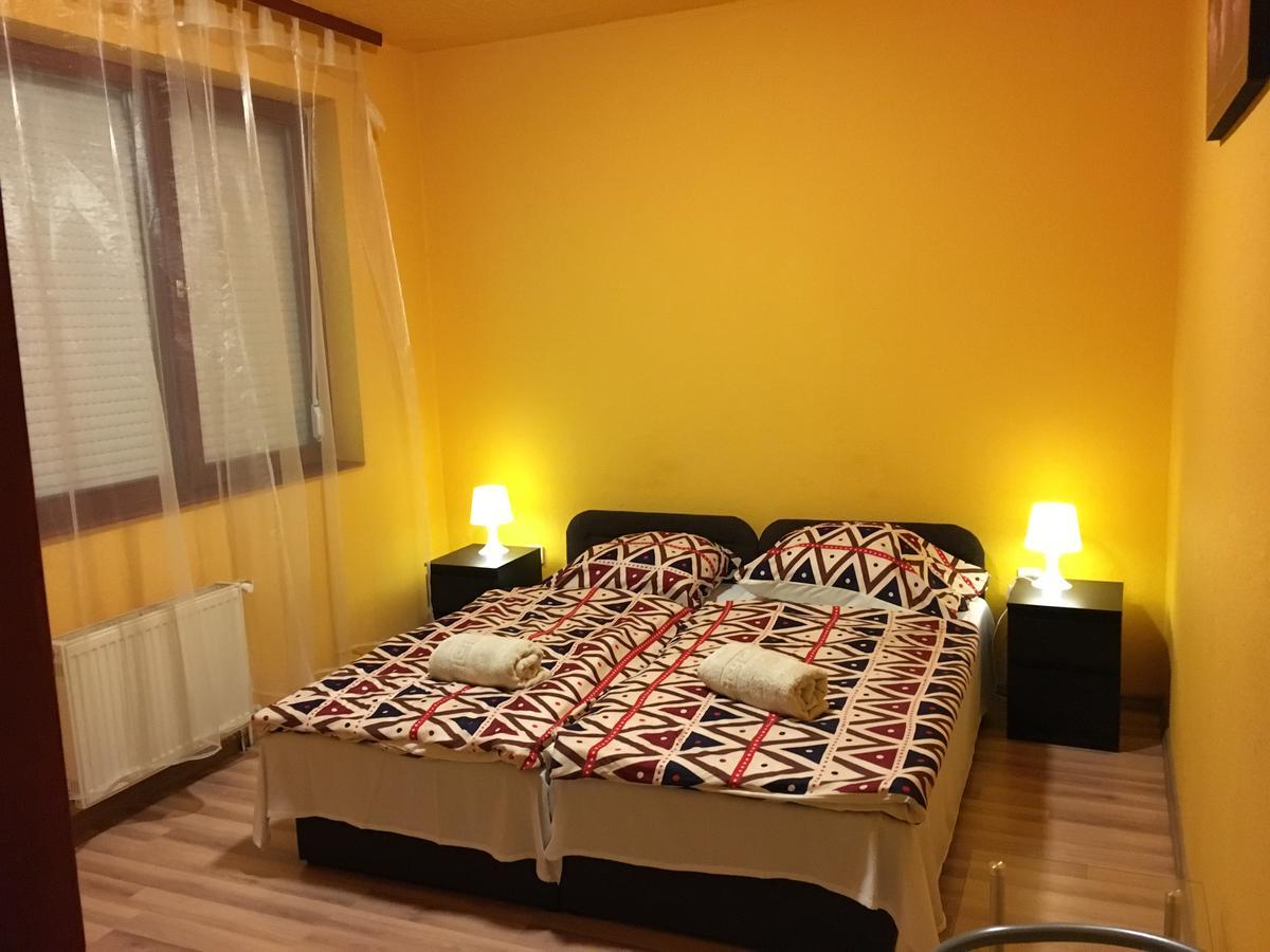 Palota Panzio Bed and Breakfast Budapest Exteriör bild